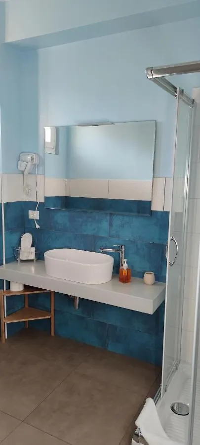 Hotel B-Karalis Di Enrico Tupputi Cagliari 0*,  Italia
